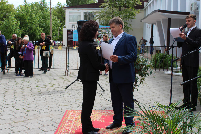 В пгт Ленино состоялась церемония награждения лауреатов, победителей, дипломантов и призеров республиканских конкурсов