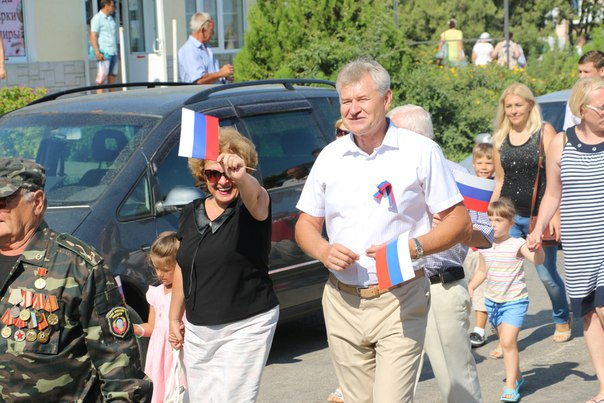 Над Щёлкино поднялся большой флаг России