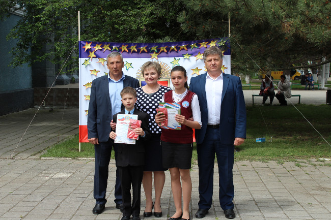 В пгт Ленино состоялась церемония награждения лауреатов, победителей, дипломантов и призеров республиканских конкурсов