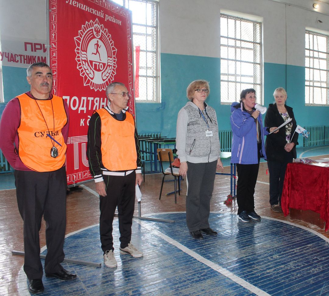 Спортсмены Ленинского района отметили пятилетие воссоединения Крыма с Россией легкоатлетическим пробегом и соревнованиями по многоборью ГТО